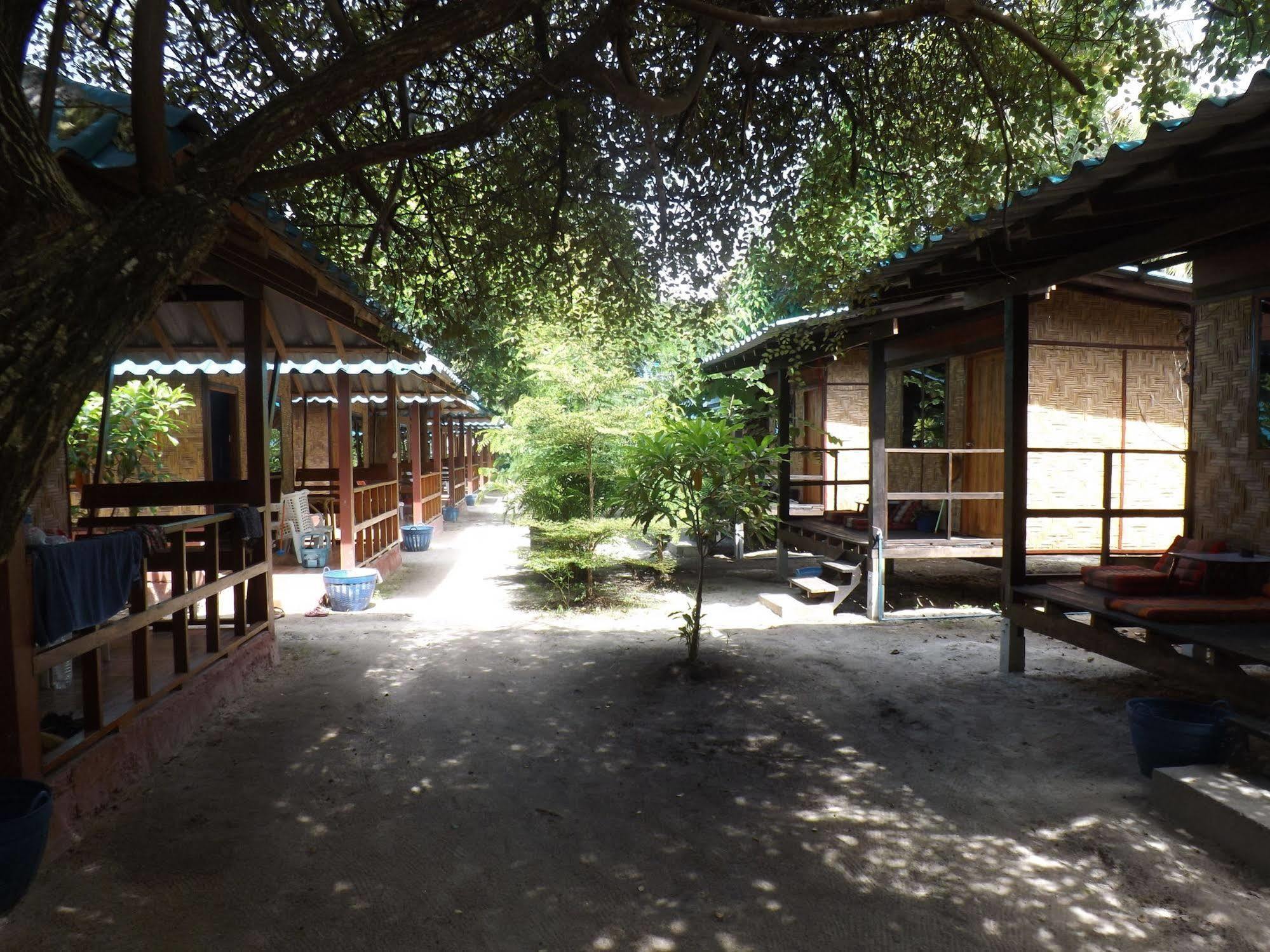 Family Song Koh Lipe Hotel Exterior foto