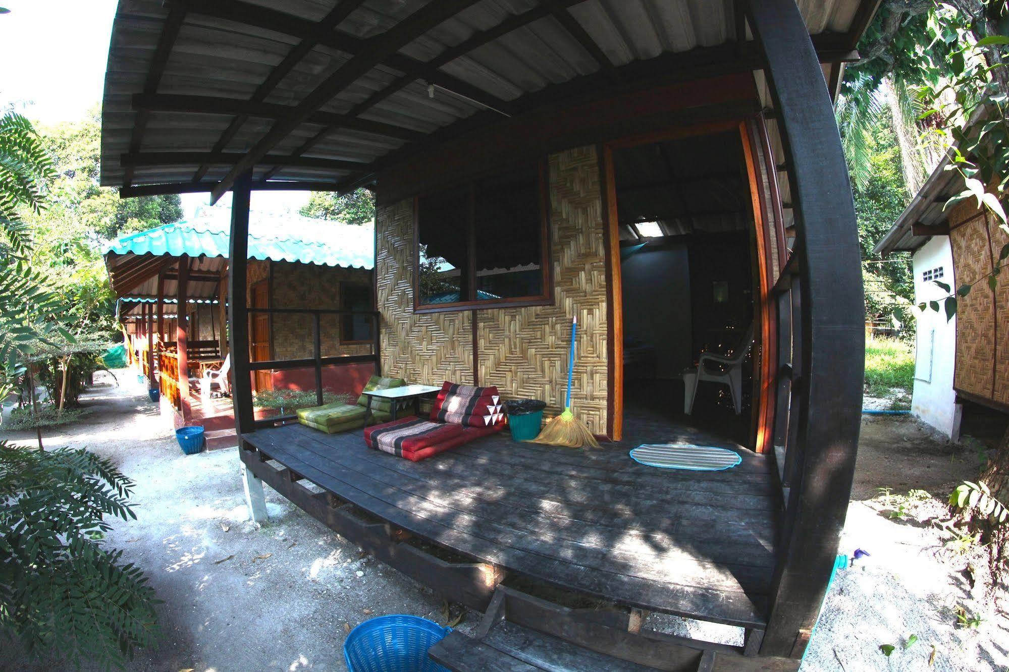 Family Song Koh Lipe Hotel Exterior foto