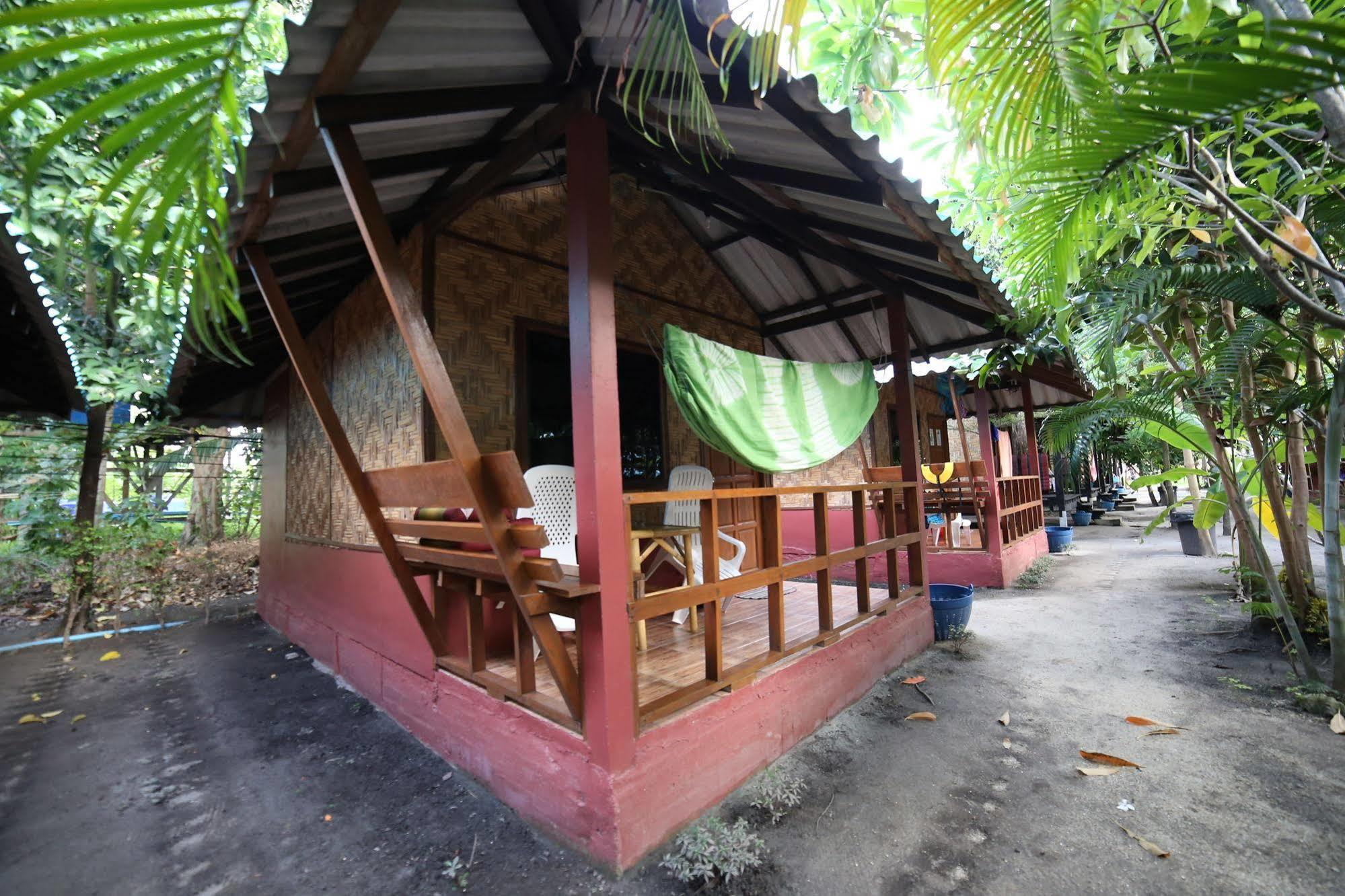 Family Song Koh Lipe Hotel Exterior foto